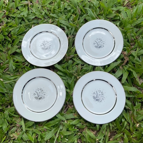 Vintage Carlton Fine China Bread and Butter Plates Set of 4 - Picture 1 of 10